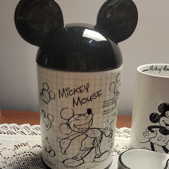 Disney Black and White Mickey Mouse Kitchen Set. - Picture 2 of 16